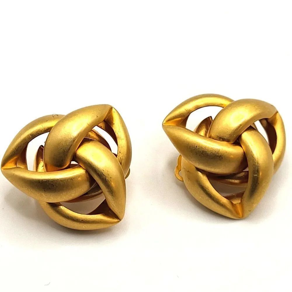 Vintage new love knot clip matte brushed gold earring 1.25in